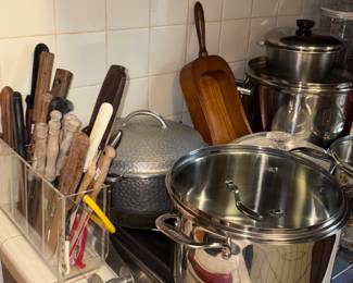 Vintage knives, stainless steel pots Emeril, Vintage hammered aluminum Pot