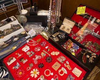 Cufflinks and tie clips, money clips, medal, and pinbacks