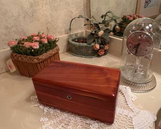 Lain cedar chest jewelry box, anniversary clock