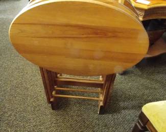 4 Oval TV Tables with Stand