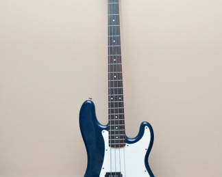 Fender Squire P-Bass With Roadrunner Soft Case