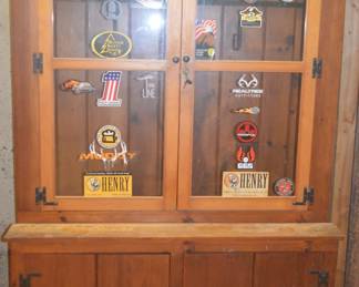 HUNTING CABINET