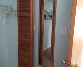 Wall mirror