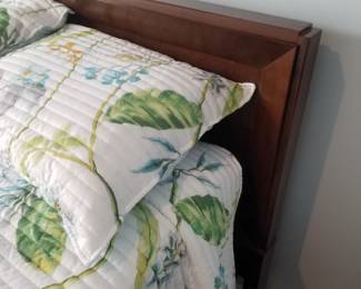 Lane hope chest matches Lane Furniture double bed