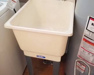 Laundry sink