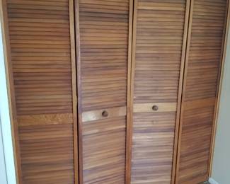 Louvered bi-fold doors