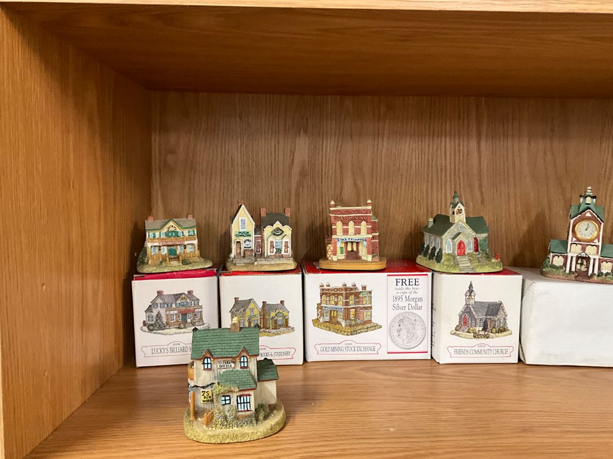 Assorted Liberty Fall Village Houses