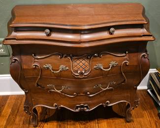 Italian Bomba Chest.