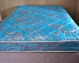 Queen Bed.