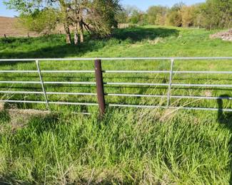 Representative Photo Approx 15 20' 6 Bar Continuous Fence Panels