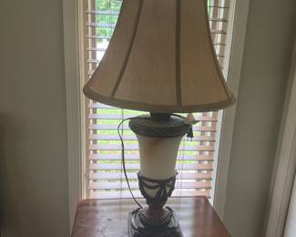 DALE TIFFANY MARBLE LIKE URN LAMP. 1 OF 2