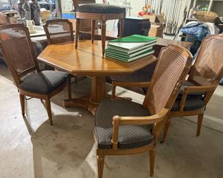 HENREDON FOLIO 6 REGENCY STYLE MCM DINING TABLE WITH 5 CHAIRS