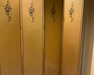 LARGE WOODEN ROOM SCREEN