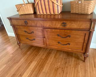 HENREDON FOLIO 6 REGENCY STYLE MCM DRESSER WITH MIRROR