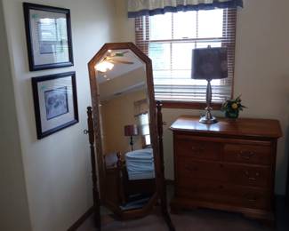 Mirror stand
