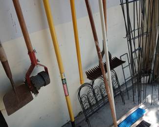 Garden tools and push brooms
Garden trellises and plant hangers