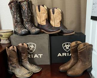 Several very nice pairs of boots… All excellent condition… 2 pairs of Ariat, and a beautiful pair of double H… hand made on the USA baby!