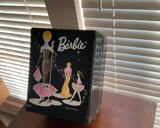 Barbie Travel case with several dolls and clothes