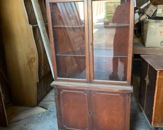 Corner Hutch