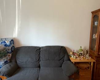 Reclining loveseat