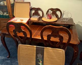 Havertys Formal Dining Table with 6 Chairs
Rich wood finish with ornate carved details. Includes one leaf extension. Chairs have upholstered seats and decorative open backs with scroll accents.
