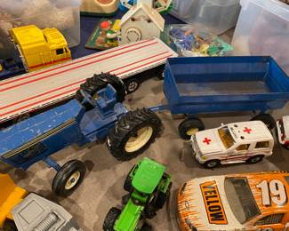 Vintage Tonka Tractor / Trailer $ 60.00