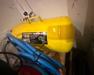 Portable air tank