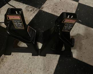 Jack stands