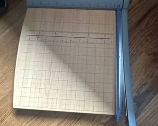 Paper cutter