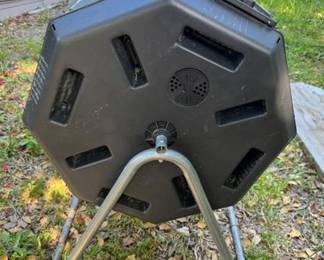 Dual chamber rotating tumbling composter