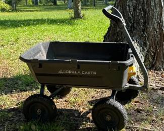 Gorilla lawn dump cart