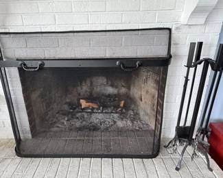 Fireplace screen and tools set