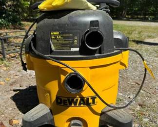DeWalt shop vac