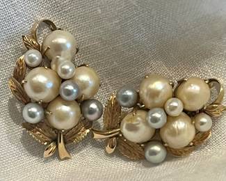Gold and pearls! 1940s