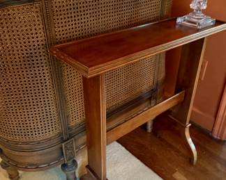 The perfect little English table!