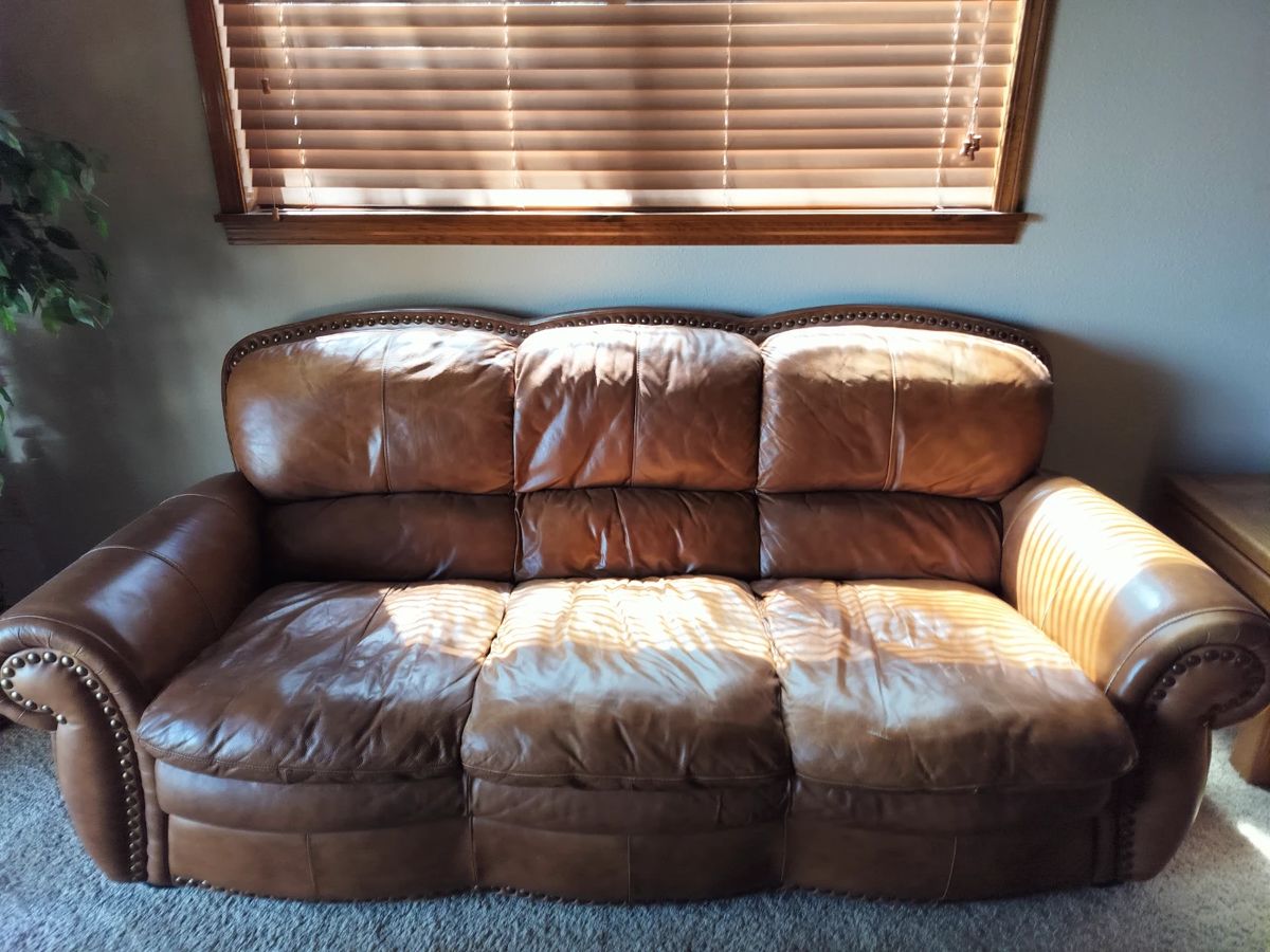 Kathy Ireland Leather Sofa