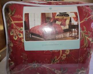 Cindy Crawford Queen Comforter Set