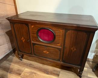 Vintage radio cabinet (no radio)