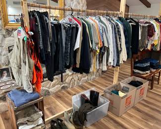 Loads of men's clothes, size medium, name brands, barely worn!