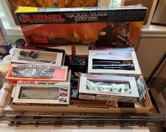 Lionel Nickel Plate Special electric train w engine and 10 cars and track – vintage $250