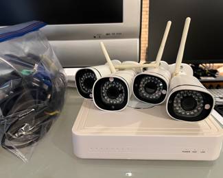 FOSCAM FI9800W 4-camera Security System w Recorder $300