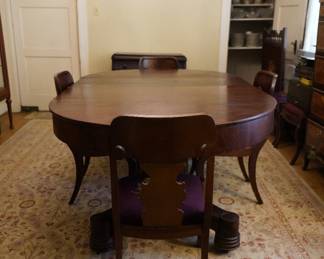 Dining Room Table with two leafs.