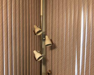 MCM Loewy Stiffel tensión pole light