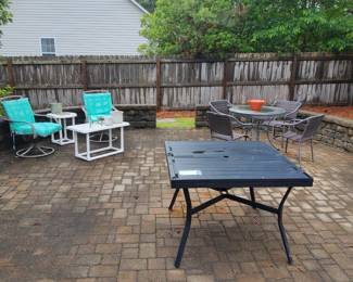 Expandable Outdoor Table