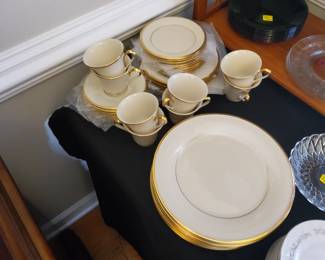 Brand New Lenox for 8