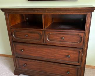 Wynwood chest of drawers