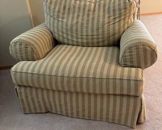Broyhill oversized chair