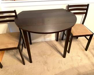 Side drop table and 2 chairs