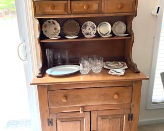 Farmhouse hutch