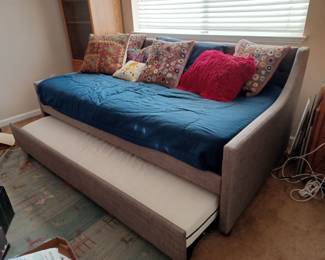 Day bed with trundle